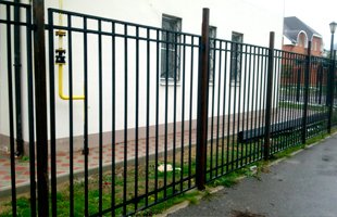 Забор из профтрубы